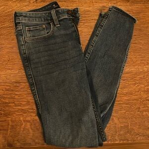 Hollister | High-Rise Super Skinny | 4R (27)